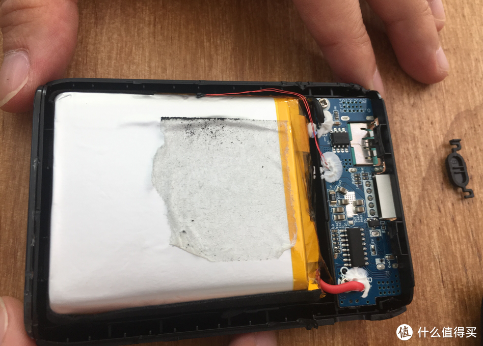 苹果安卓半小时充50%的PD快充充电宝拆解，是否真材实料？