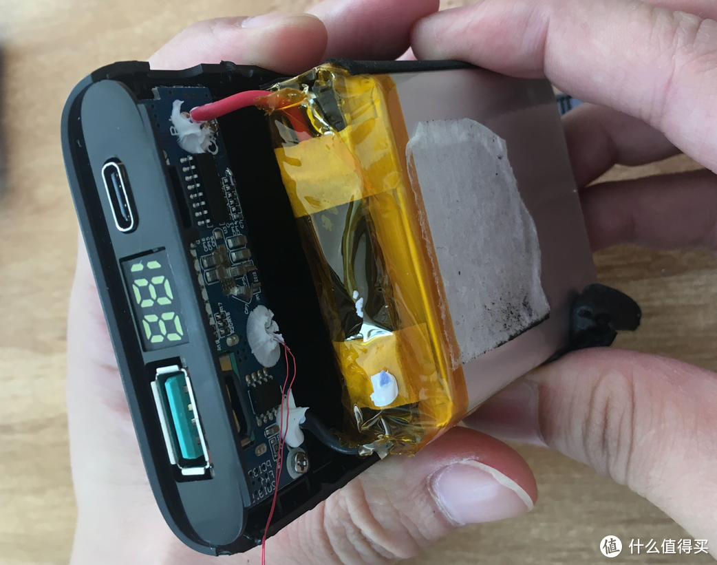 苹果安卓半小时充50%的PD快充充电宝拆解，是否真材实料？