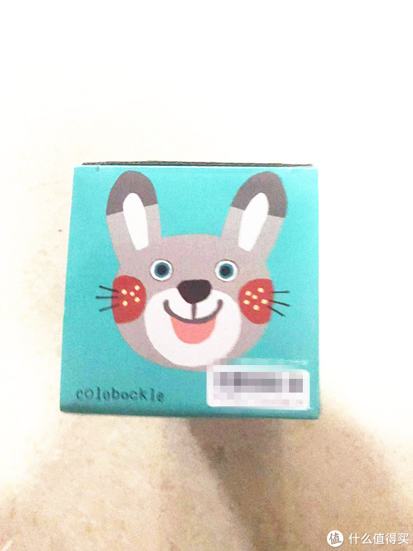 手有点抖，照片有些模糊，盒子口三瓣嘴的小兔子笑得超可爱
