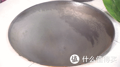 厨师长教你：“柴火大锅”的开锅方法，很简单的操作!