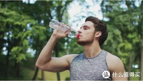 喝水这件小事——跑步时如何正确补水？