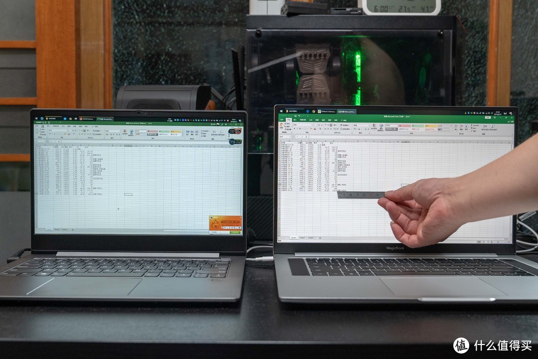 左联想小新Air，右荣耀MagicBook Pro