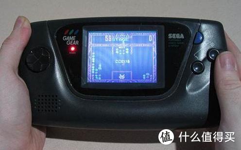 90年诞生的世嘉GAMEGEAR是为了对抗gameboy设计推出的