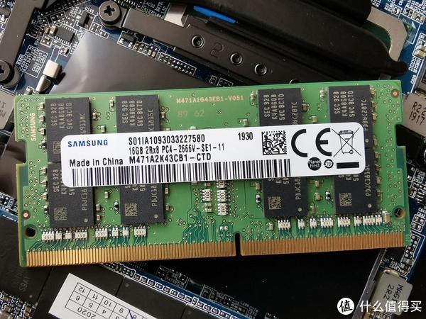 只有1条内存，三星DDR4 2666  16GB，可以看做U45A1高配版