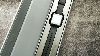 爱牵挂S7Pro智能手表外观展示(屏幕|按键|喇叭孔|充电座)