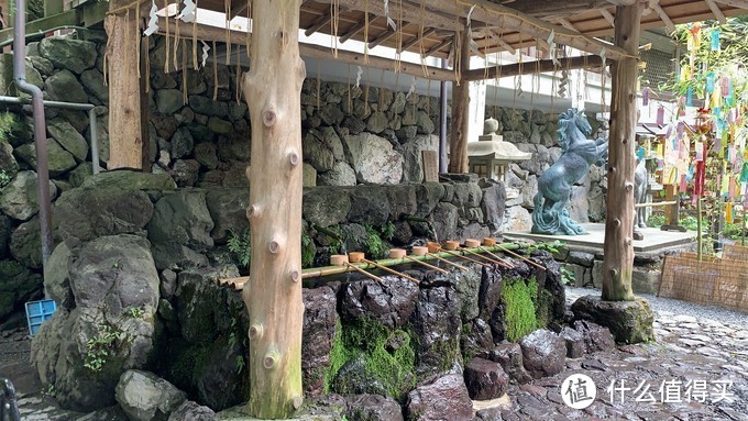 御手洗，神社寺庙里供参拜者洗手漱口的地方　拍摄地点：京都