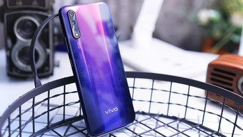 老年机的价格，旗舰机的体验——vivo Z5 智能手机