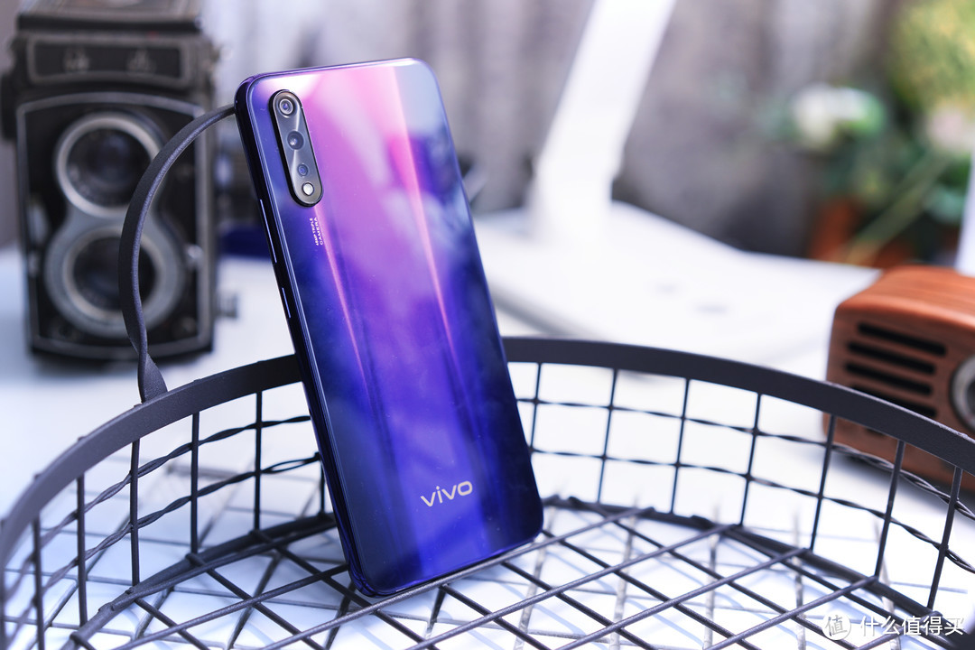 老年机的价格，旗舰机的体验——vivo Z5 智能手机