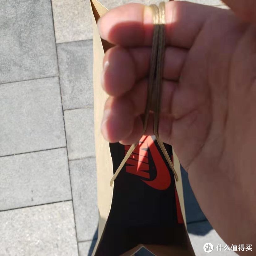 欧皇附体线下抽签抽中aj1红丝绸黑脚趾女款