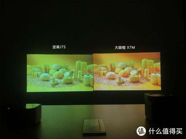 坚果J7S对比大眼橙X7M，1080P谁真谁假？