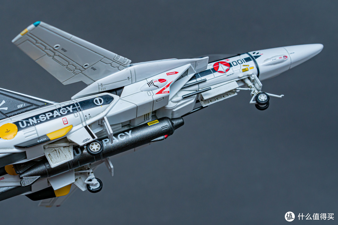 Ride of the Valkyries，Calibre Wings VF-1S 战机模型