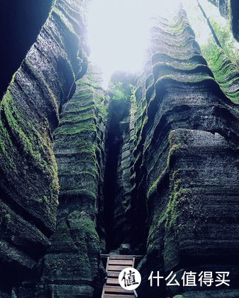 云南的石林全国知名，但恩施的梭布垭石林是另一种截然不同的风貌