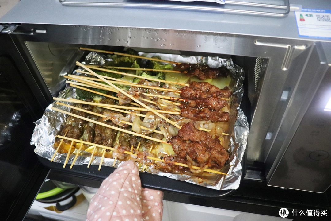 用八道菜带你探讨微蒸烤一体机的多种应用！格兰仕Q3微蒸烤一体机测评