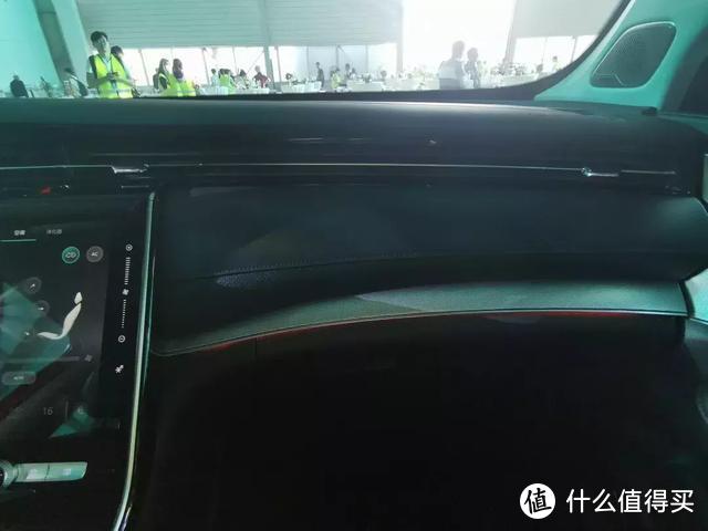 荣威RX5 MAX静态体验：硬朗外表内有颗油爆的心
