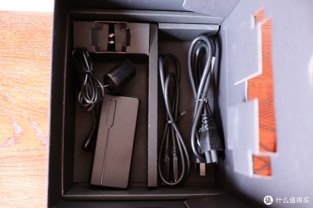 大牌硬件摊上真抠脚系统优派m1便携式投影仪