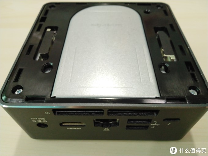 拾获的一台INTEL NUC 简单晒单拆解