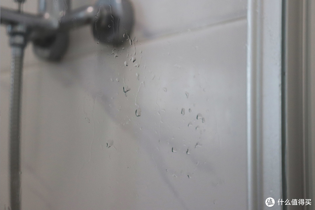 浴室清洁干货总结！一文解决“镜面水渍、马桶挂壁、下水霉菌”三大痛点