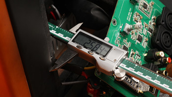 惠威三分频旗舰M5A音箱使用拆解(背板|芯片)