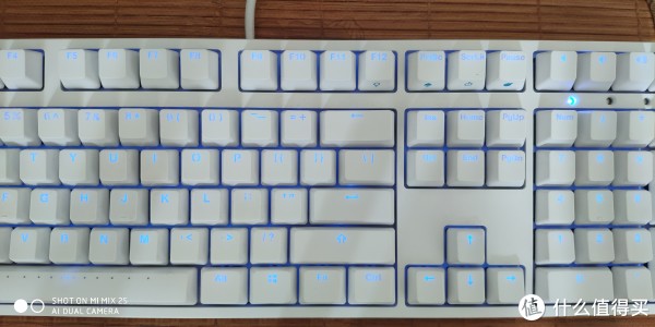 最低亮度的蓝色灯光