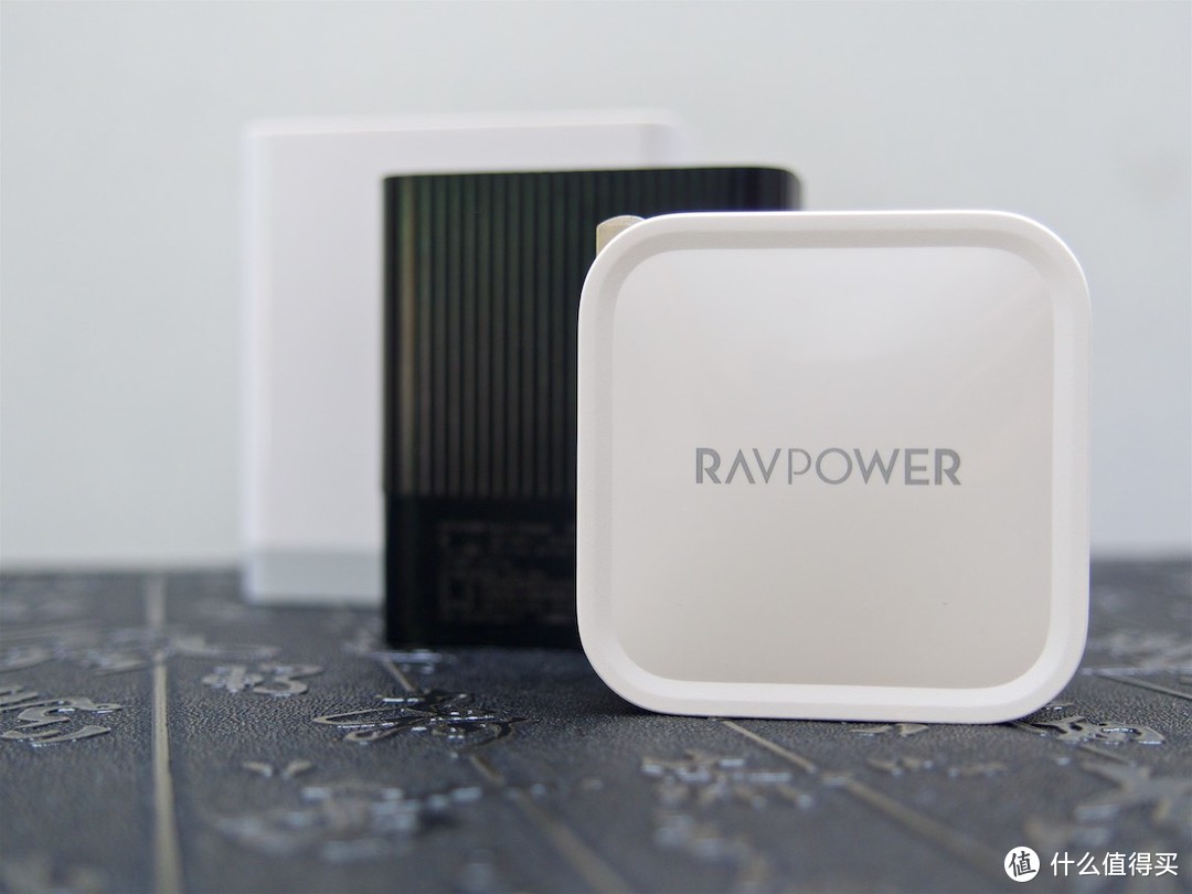 麻将虽小，能量贼大！RAVPower 61W氮化镓PD快充到手实测