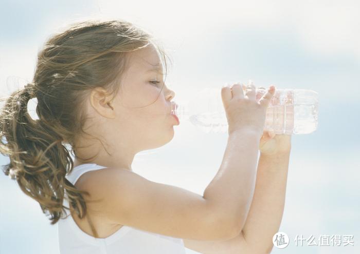 什么水适合孩子喝？纯净水还是矿物质水？