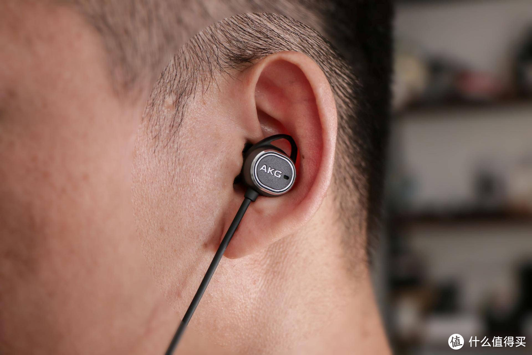 AKG N200NC 颈挂式降噪耳机上手测评，音质与实用性兼得的耳机