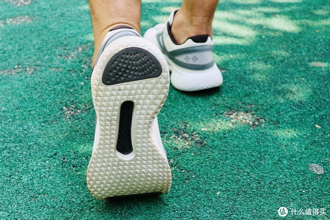 Pensole全掌碳板跑鞋，这是一双大家都能买得起的碳板跑鞋