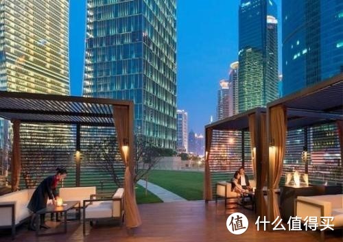 上海外滩附近酒店哪家好？来这家豪华酒店感受极致的奢华住宿体验