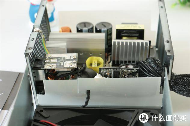 给你电脑最强的动力心脏，80Plus金牌认证美商艾湃电竞AN-650电源拆机小测