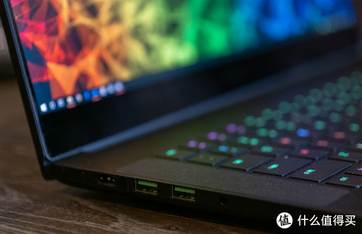 4K OLED 为谁而生 — Razer Blade 15 OLED 长测