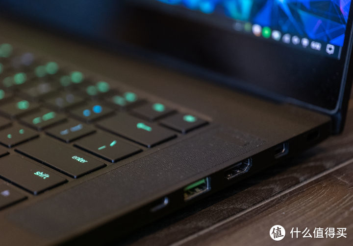 4K OLED 为谁而生 — Razer Blade 15 OLED 长测