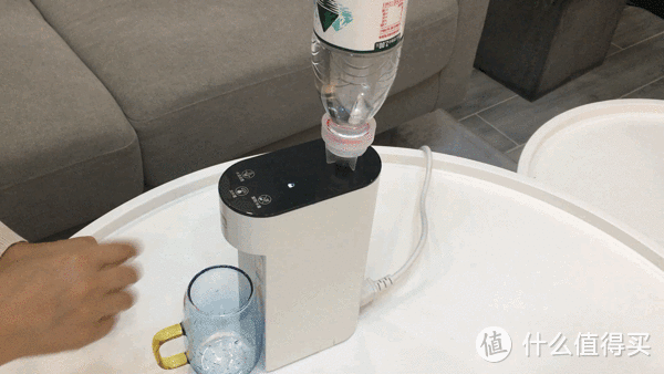 可以带去旅行的饮水机！3秒出热水！还能精准控温！