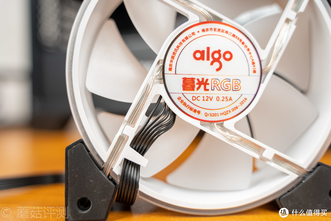 双料注塑、内外幻彩——爱国者（aigo）暮光C5电脑机箱风扇 评测