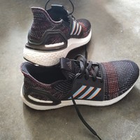 阿迪达斯ultra boost19休闲运动鞋外观展示(后跟|大底|鞋垫)