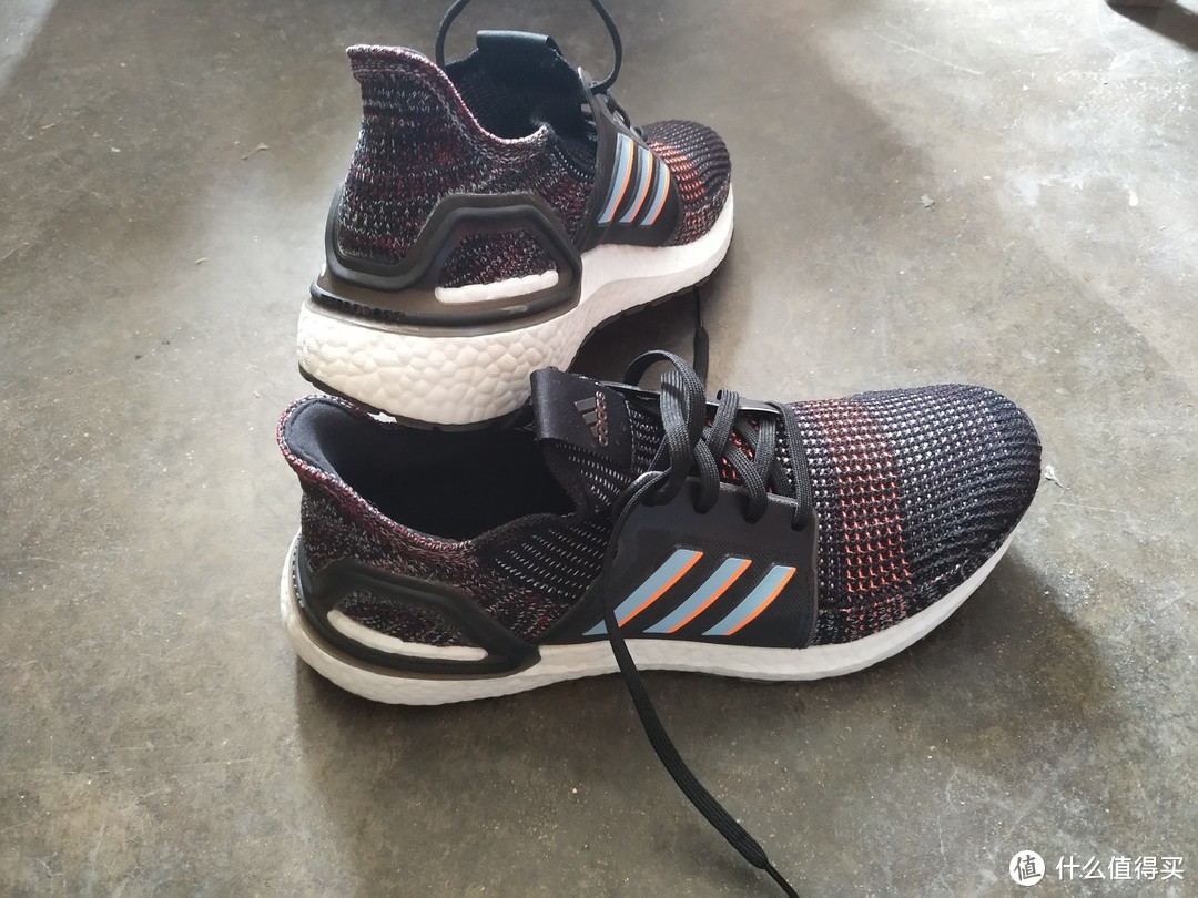 阿迪跟着小姨子跑了！买299的UB19送199的短袖了！——ultra boost19开箱简评