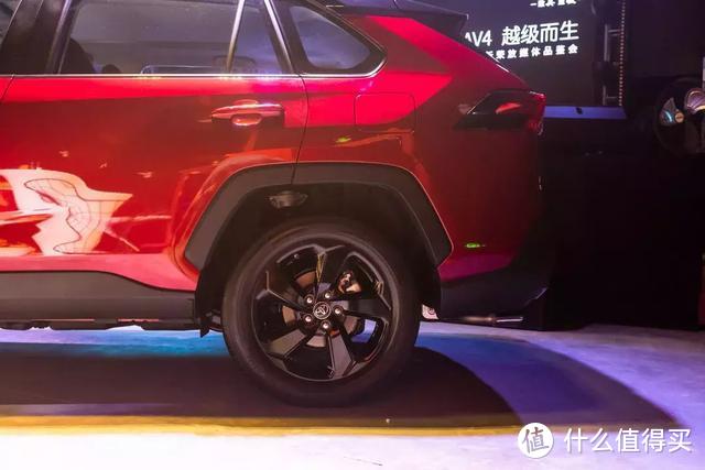 静态体验全新RAV4：用中大型车平台打造紧凑型SUV，CR-V会慌么