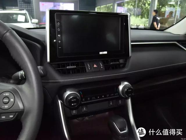 静态体验全新RAV4：用中大型车平台打造紧凑型SUV，CR-V会慌么