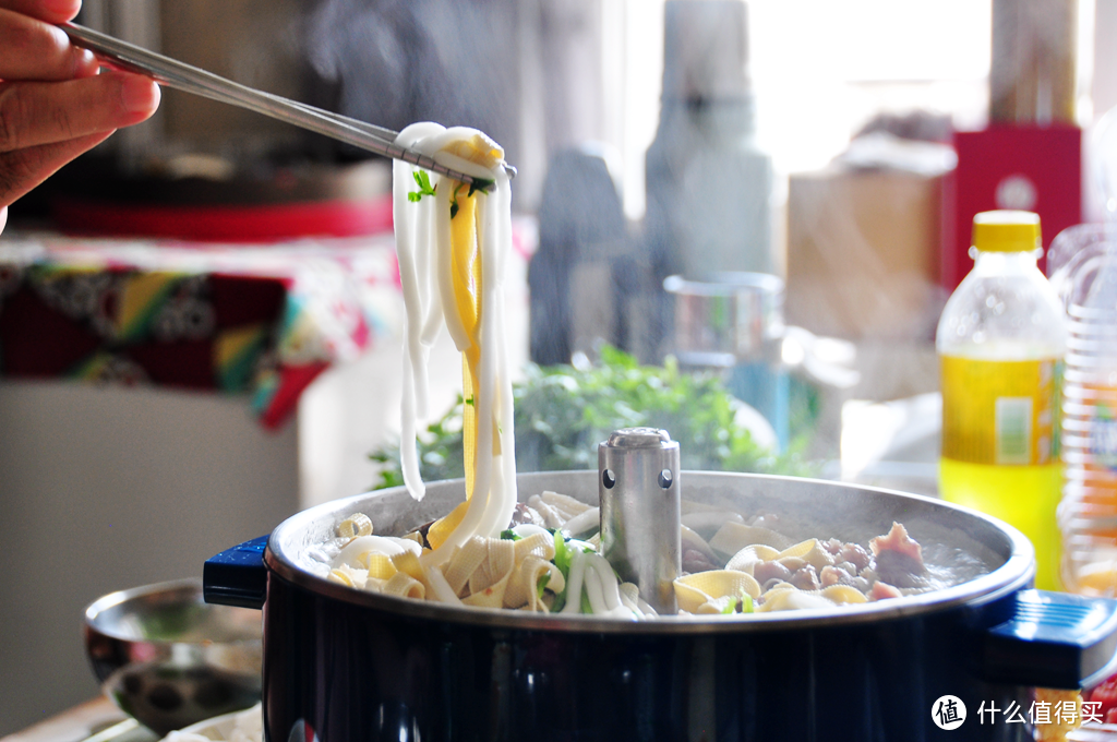 让吃火锅取食不必“浑水摸鱼”，臻米智能升降电火锅体验