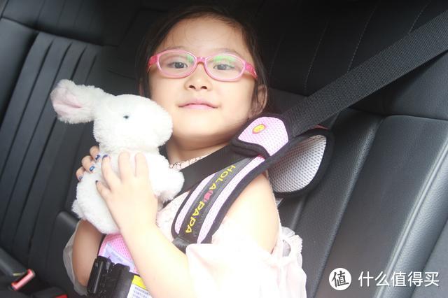 轻便、舒适、安全，哈喽粑粑安全座衣给孩子带来全新的乘车体验