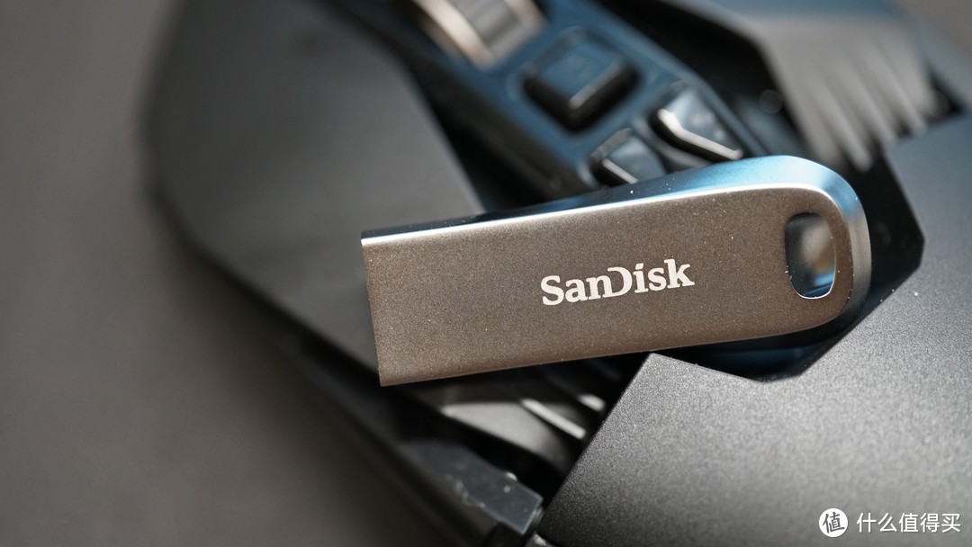 颜值在线，性能不俗—SanDisk/闪迪 CZ74至尊高速酷奂金属U盘测评