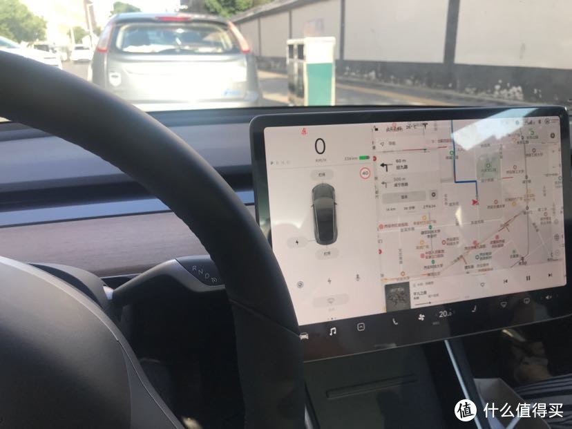 颜值与实力并存，特斯拉Model 3的不充值实用通勤评测