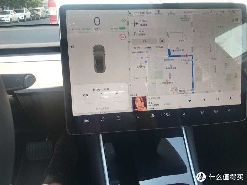 颜值与实力并存，特斯拉Model 3的不充值实用通勤评测