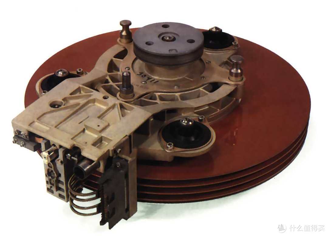 机械硬盘完全拆解：一项古董技术何以服务人类46年