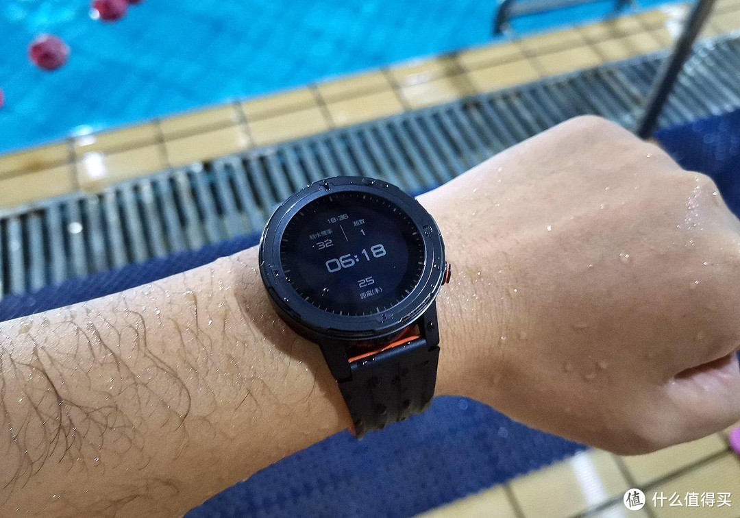 游泳不知道戴什么表？看看咕咚运动手表X3如何吧