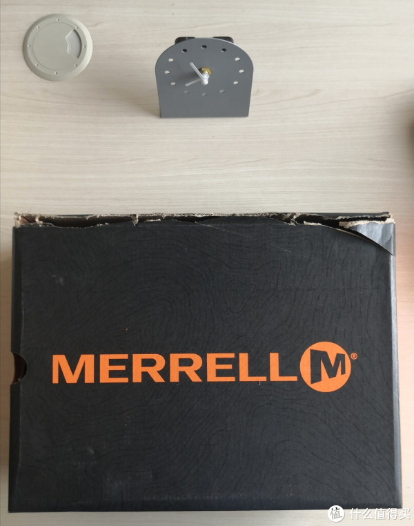 大家好，我是一双迈乐牌户外鞋的鞋盒