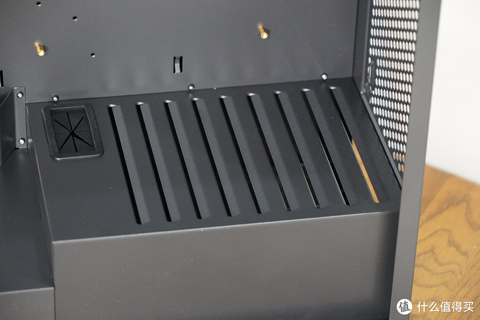 趣味测试 ATX3.0架构 垂直显卡位机箱在散热方面会有优势吗