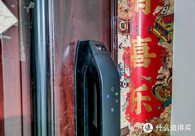 不用指纹、不用钥匙，在门口站一下自动开门：德施曼小嘀R5智能锁