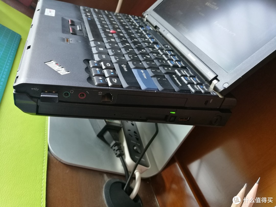 ThinkPad X200 右侧