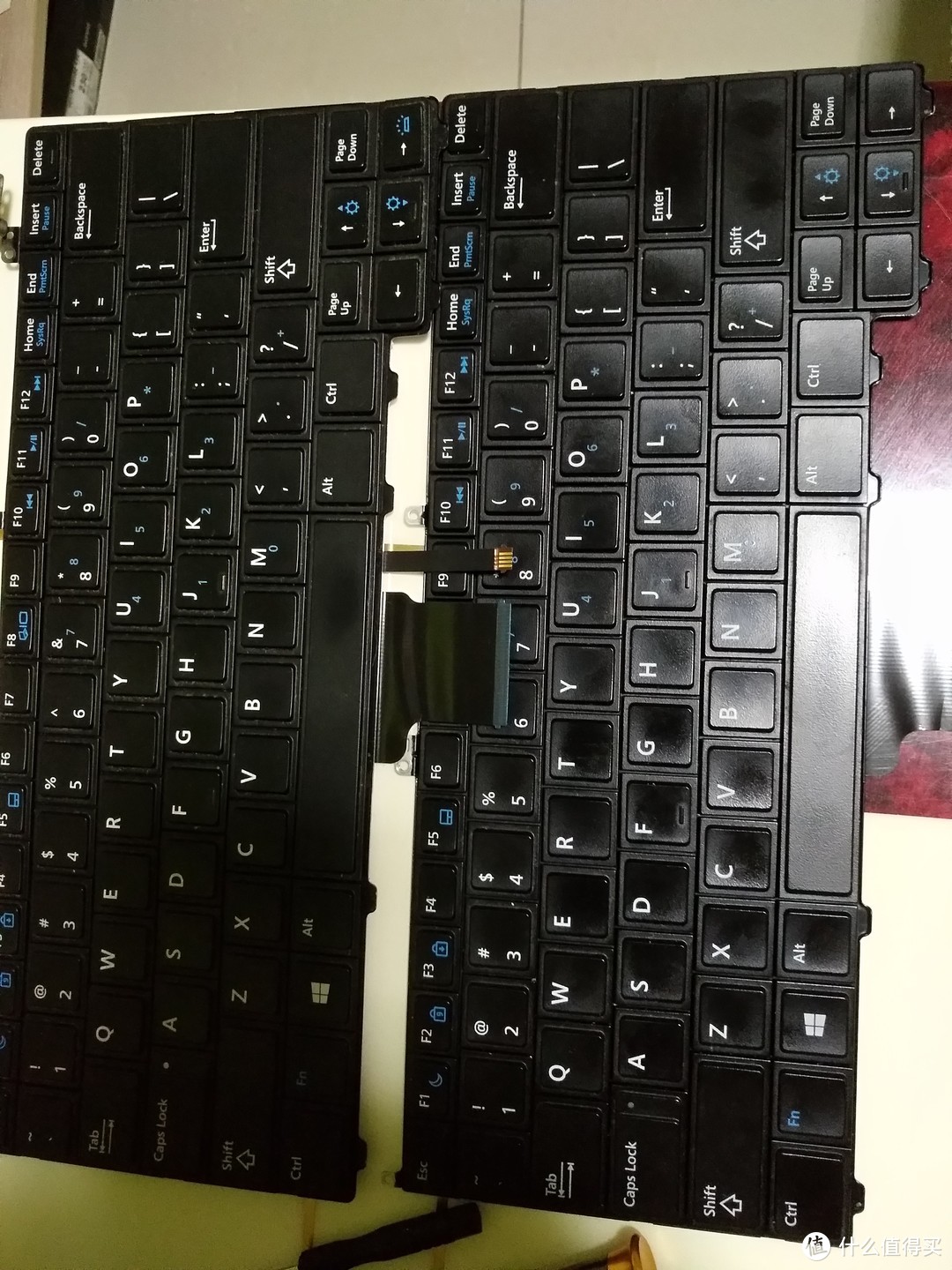 背光键盘和普通键盘对比多了一条背光排线和背光键