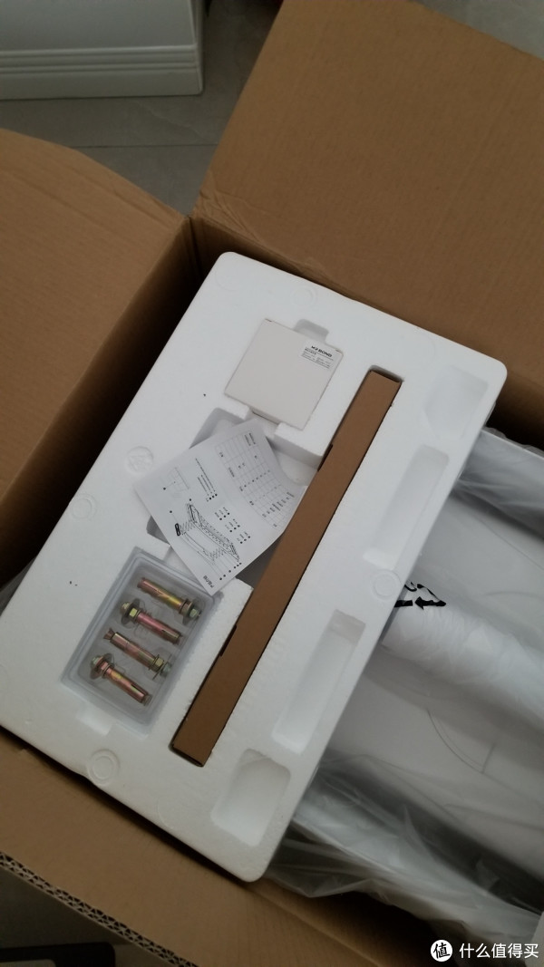 这是一些安装配件，下面一一会介绍。